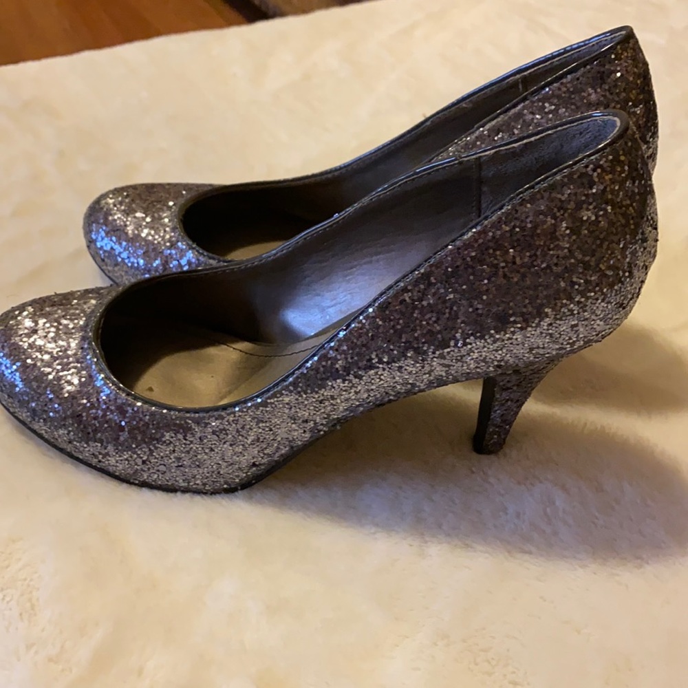 💜Metallic gray heels